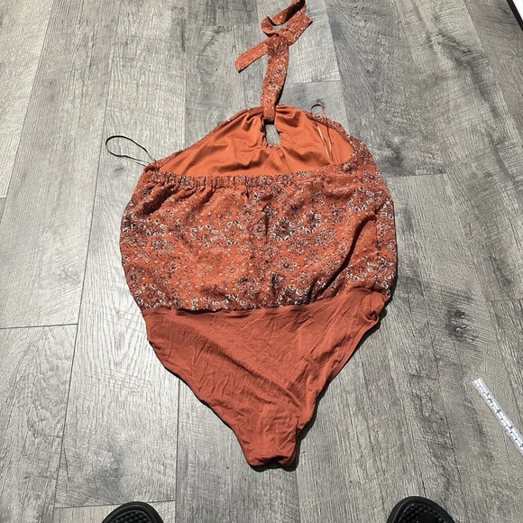 maurices medium Women’s Halter Orange Bodysuit Top Tank Shirt blouse flowy tie - Picture 3 of 9